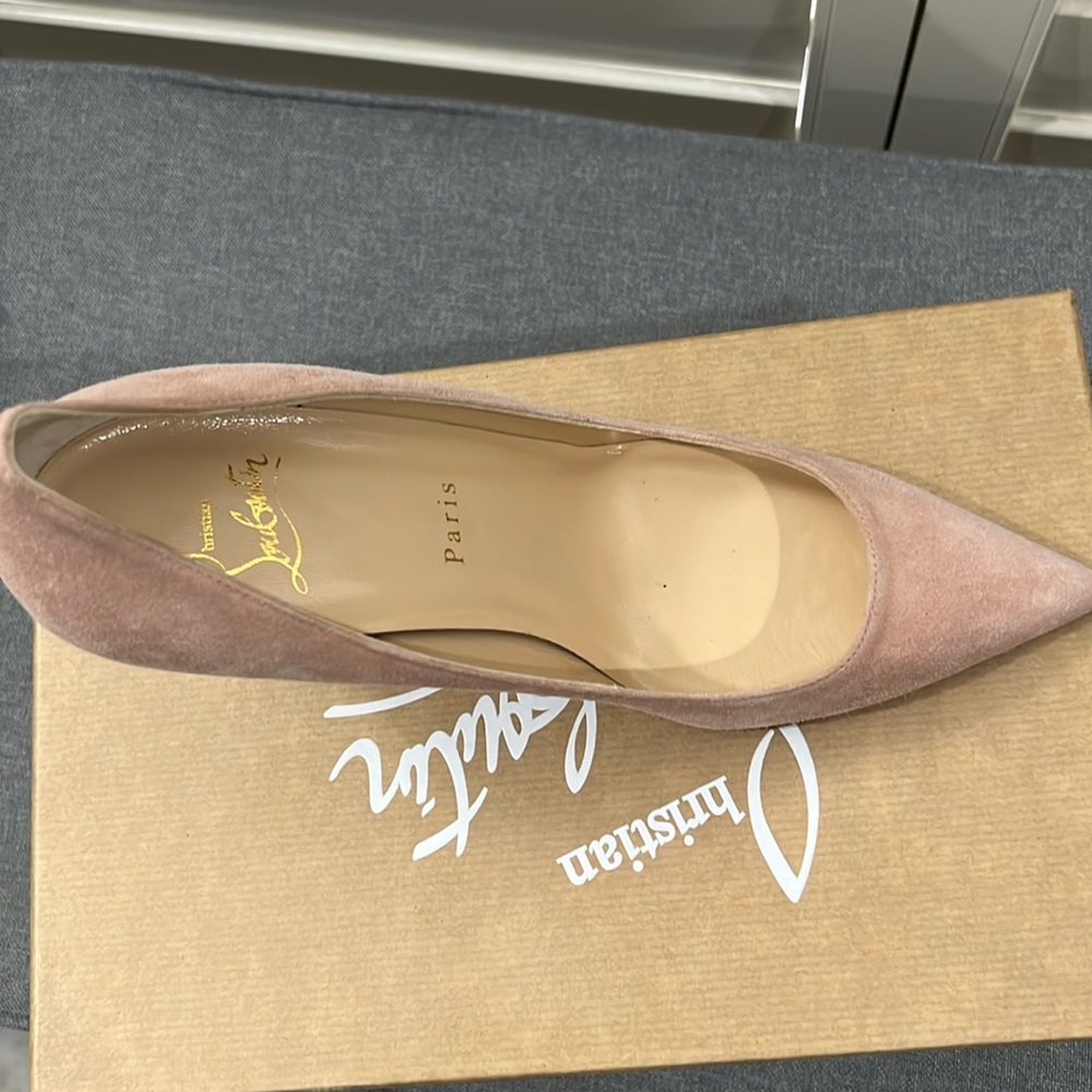 LOUBOUTIN nude pink red bottoms. Size 7